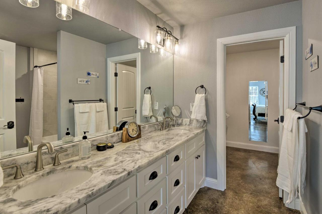 Granbury Home With Hot Tub And Furnished Patio! Ngoại thất bức ảnh