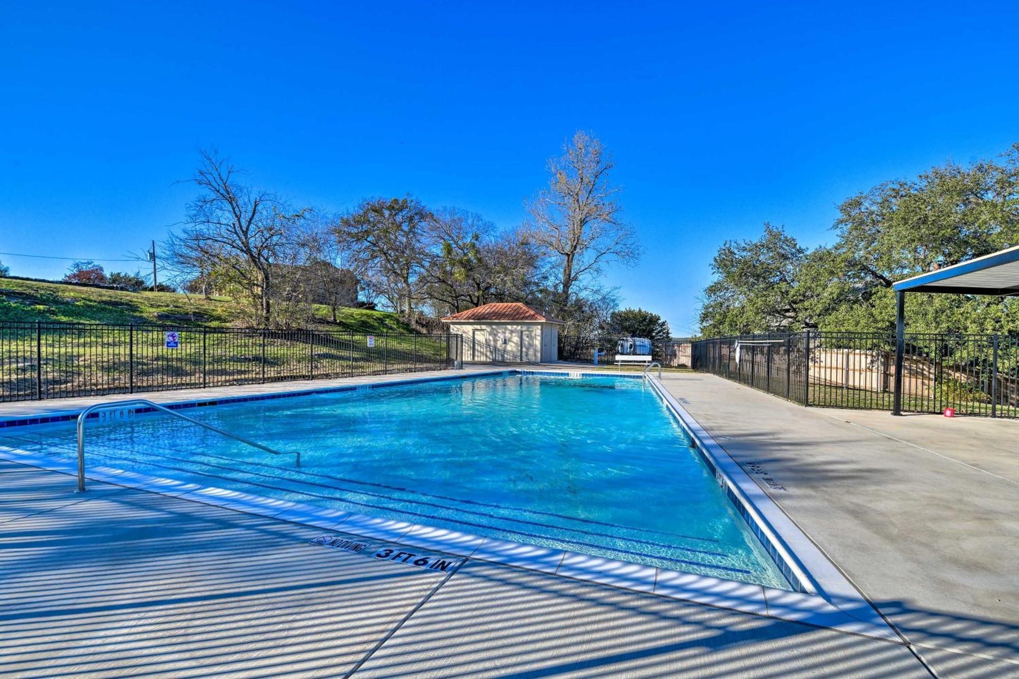 Granbury Home With Hot Tub And Furnished Patio! Ngoại thất bức ảnh