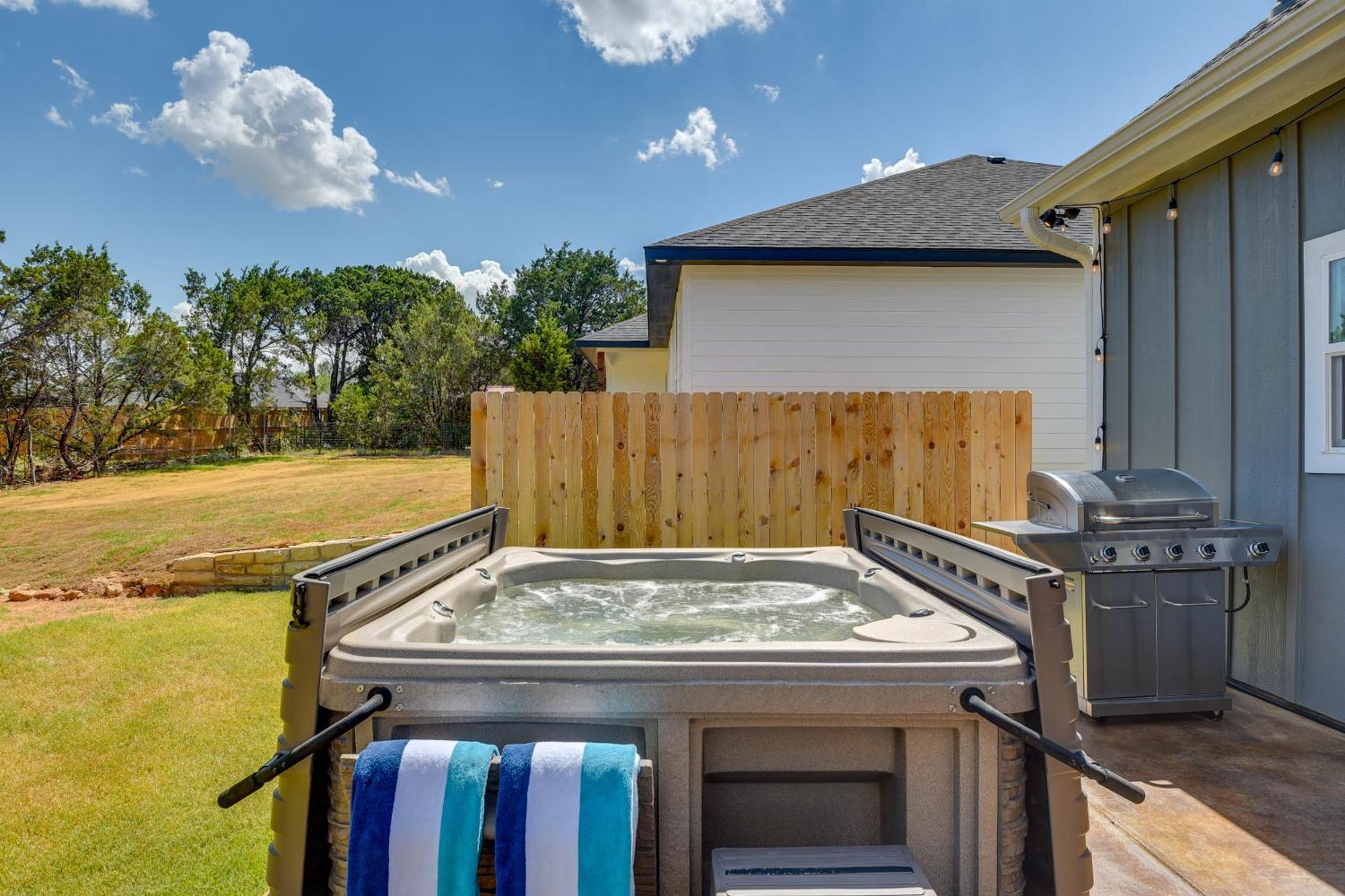 Granbury Home With Hot Tub And Furnished Patio! Ngoại thất bức ảnh